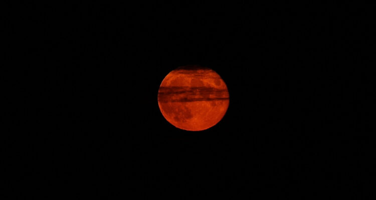 Luna de sangre o eclipse penumbral de luna