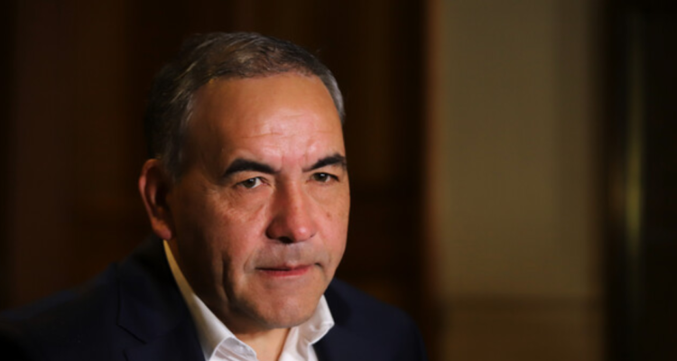 Revelan nexos inmobiliarios que le reportó $4.200 millones a familia de senador Fidel Espinoza (PS)