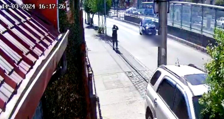 estudiante-de-17-anos-lucha-por-su-vida-tras-atropello-en-concepcion_-camara-capto-brutal-impacto
