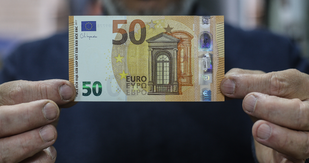 El euro mostró algunas debilidades frente al dólar tras las noticias económicas de EEUU