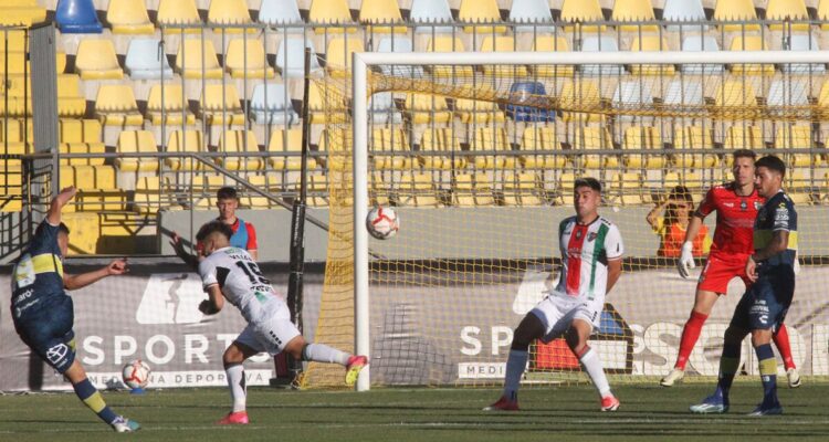 Everton y Palestino igualaron en duelo pendiente