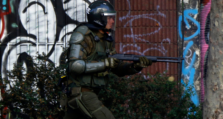 Suspenden lanzamiento de libro de excarabinero Claudio Crespo acusado de cegar a Gustavo Gatica