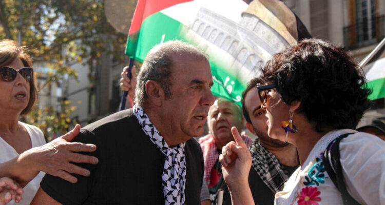Echan a Checho Irane de marcha pro Palestina