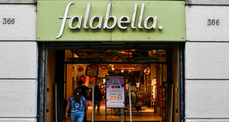 fachada de una tienda falabella