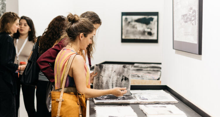 Vuelve la feria de arte contemporáneo Ch.ACO: obras serán exhibidas en el GAM de Santiago