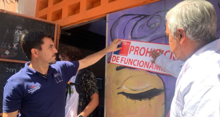 Salud RM fiscaliza locales de comida en Barrio Universitario: un local cerrado y 4 sumarios sanitarios