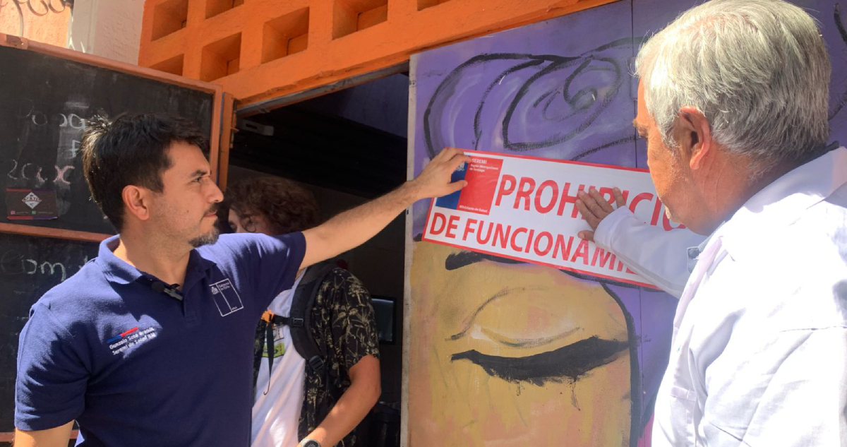 Salud RM fiscaliza locales de comida en Barrio Universitario: un local cerrado y 4 sumarios sanitarios