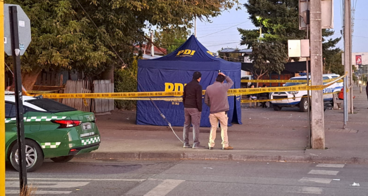 Asesinan a mujer a balazos en plena vía pública en Los Ángeles