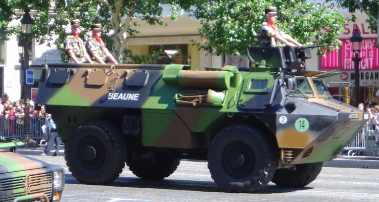 Francia anuncia el envío de vehículos blindados a Ucrania