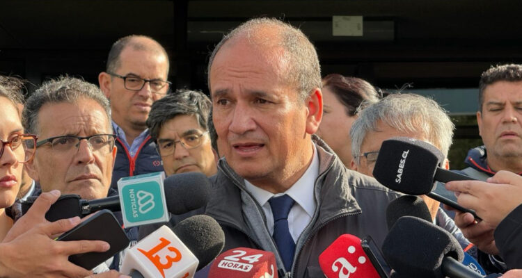 Gobernador Díaz arremete contra ministro Grau por cierre de Huachipato: “Ha fracasado en su tarea”