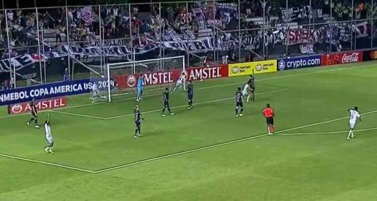 El gol de Cristian Zavala para Colo Colo ante Sportivo Trinidense