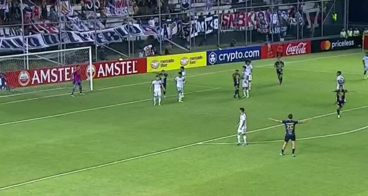 Así fue el gol de Trinidense a Colo Colo en Copa Libertadores