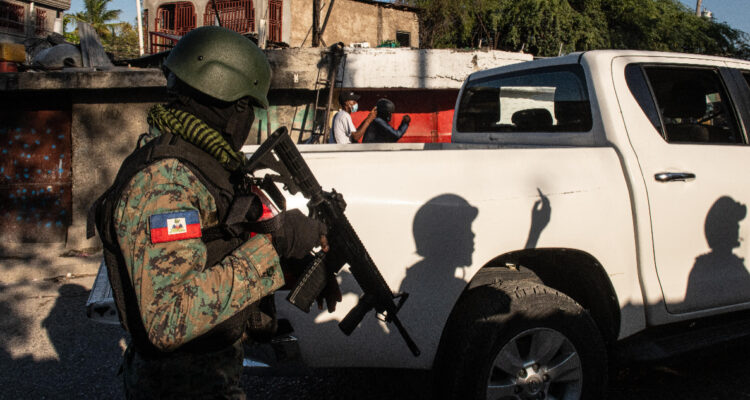 Haití prorroga un mes más el estado de emergencia y renueva toque de queda por estallido de violencia