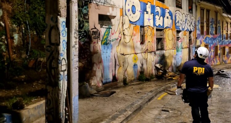 Hermanos muertos en incendio de casona en Valparaíso
