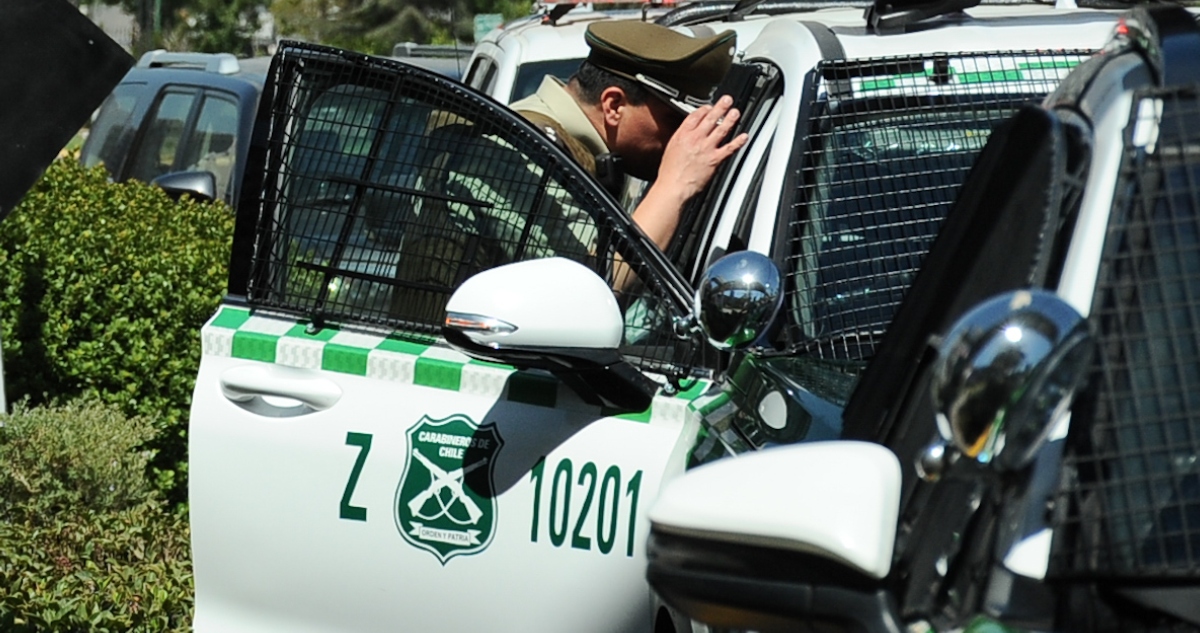 Hombre apuñalado y esposado en Plaza Echaurren