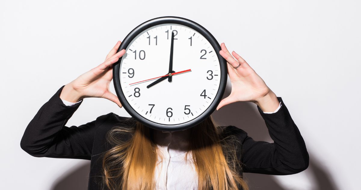 Cuándo es el cambio de hora en Chile desde el horario de verano al de invierno y qué se hace con los relojes, se adelantan o se atrasan.