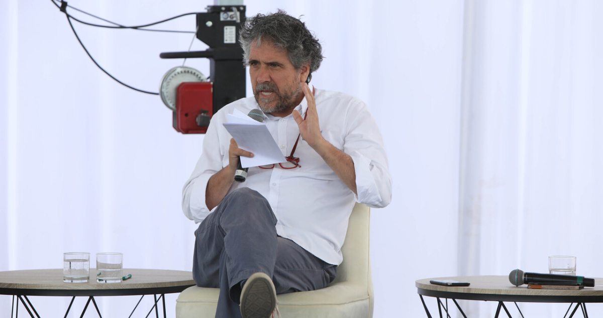 Polémica por críticas de alcalde de Huechuraba a Techo tras decir que usan materiales “penca”