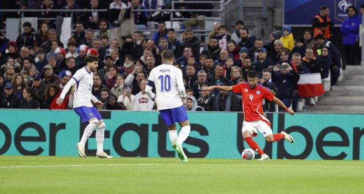 Mauricio Isla fue de lo mejor de La Roja ante Francia.
