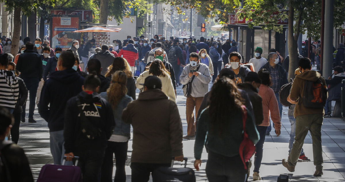 Imagen de personas caminado