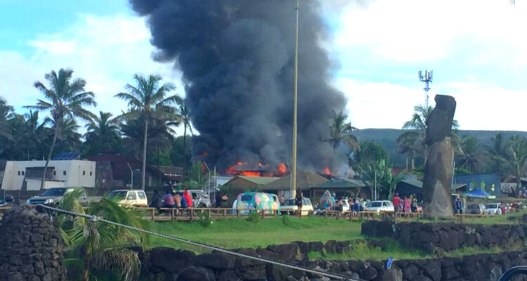 inicia-juicio-contra-10-imputados-por-homicidio-frustrado-e-incendio-del-juzgado-de-letras-de-rapa-nui