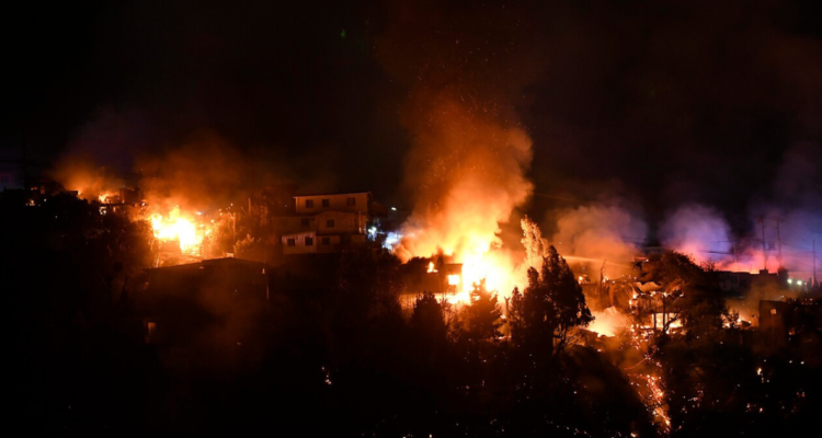 Investigan uso de bengala en Cerro Cordillera