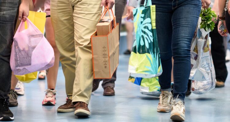 Ipsos: confianza de consumidores chilenos cae 0,6 en febrero y sigue bajo clima de pesimismo económico