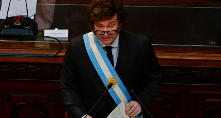 Javier Milei por sueldo de gabinete