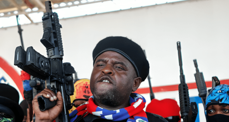 Jimmy “Barbecue”: el ex policía y actual jefe de pandillas que siembra terror en Haití