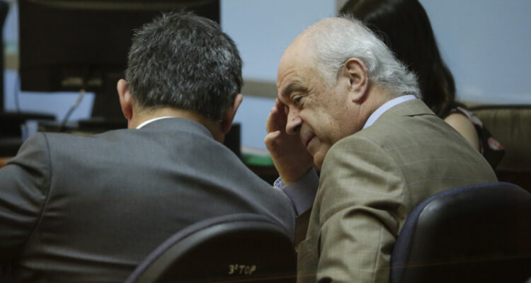 Piden 16 años de cárcel para oncólogo imputado por abuso sexual contra pacientes en Las Condes