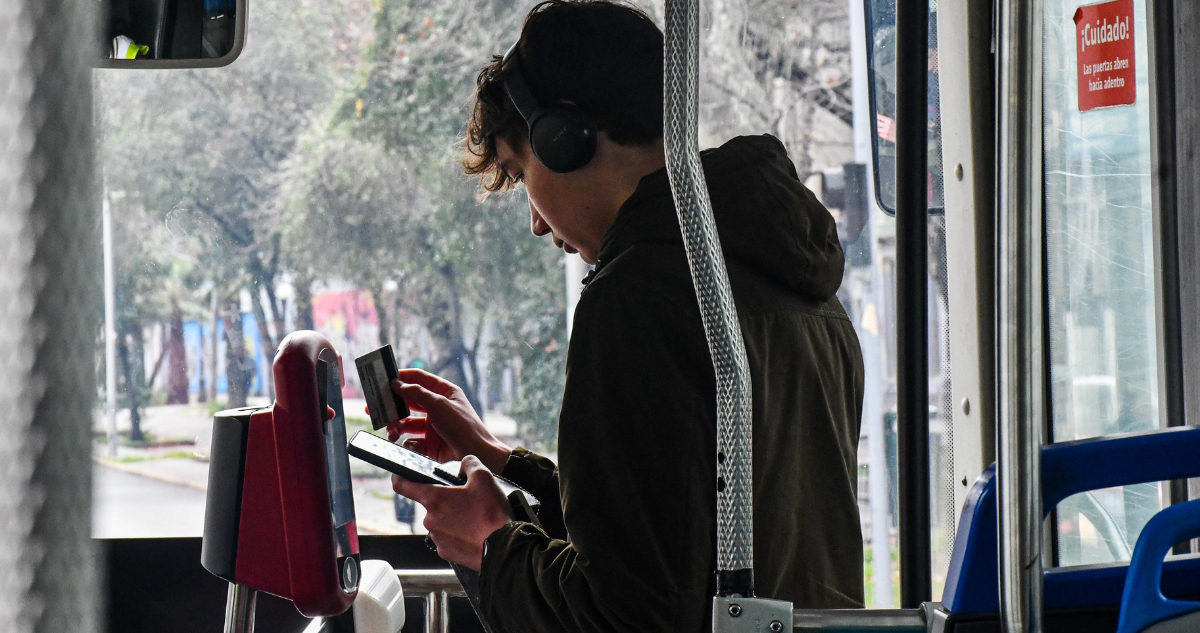 Junaeb pide a conductores respetar la tarifa escolar y llama a la convivencia con estudiantes