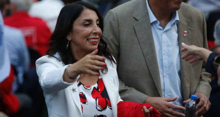 Karla Rubilar oficializa intención de ir como candidata a alcaldesa en Puente Alto