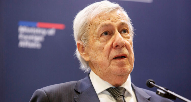 Canciller Van Klaveren y reproches de embajador de Israel: “Sería bueno alguna autocrítica”