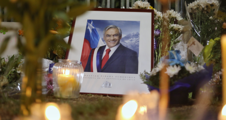 Imagen de Sebastián Piñera por propuesta de bautizar muelle en Lago Ranco con su nombre