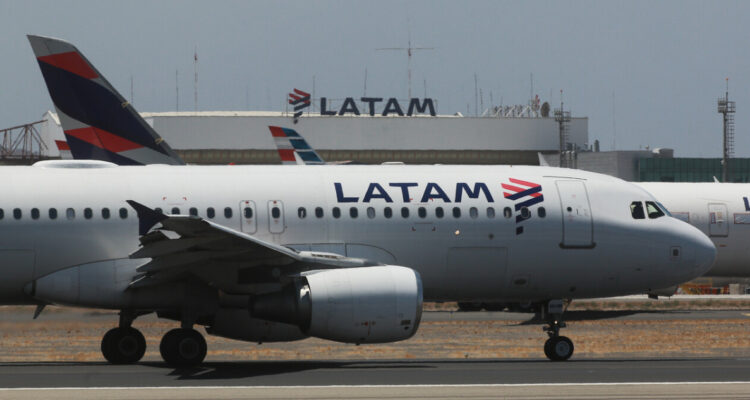 Latam atribuye a un “evento técnico” incidente que dejó 50 lesionados en vuelo a Nueva Zelanda