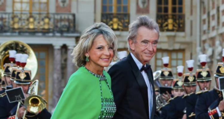 Es el más rico del mundo: dueño de Louis Vuitton recibe máxima condecoración en Francia