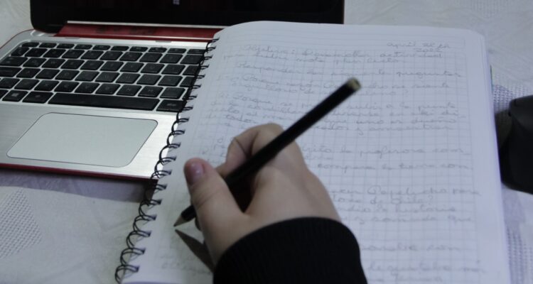 Madre denuncia que su hijo con TEA hace 2 años no consigue matrícula en Temuco