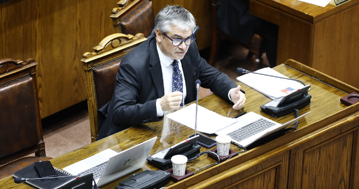 Fotografía de Marcel en sesión del Senado