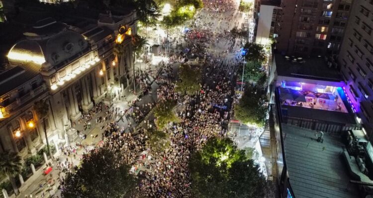 Conoce los desvíos que se implementarán en Santiago por marcha del 8M