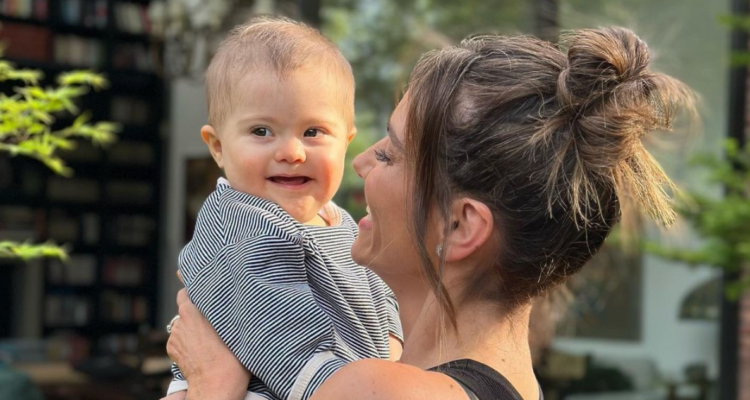 María Luisa Godoy junto a su hijo Domingo, quien tiene Síndrome de Down