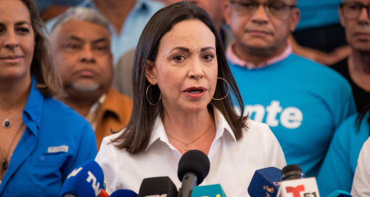 Venezuela: María Corina Machado apunta a Nicolás Maduro por “brutal represión” contra su partido