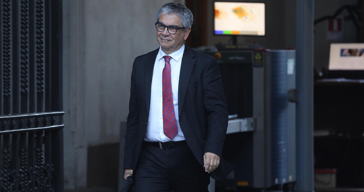 Mario Marcel en su llegada a La Moneda para el Consejo de Gabinete de Marzo