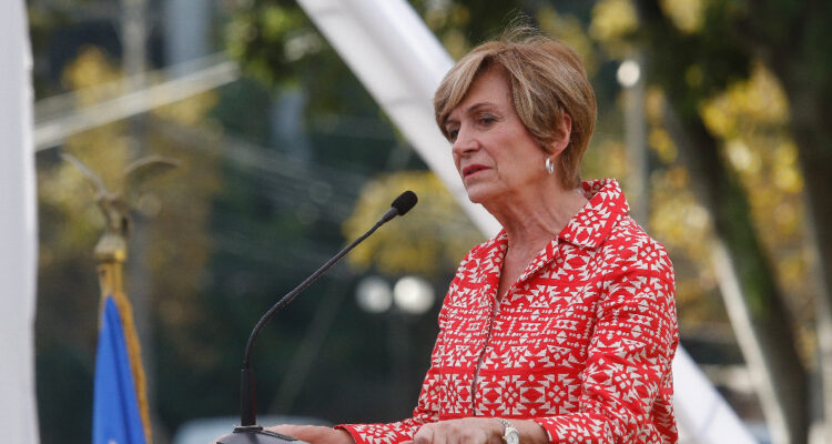 “La permisología nos está matando como país”: Evelyn Matthei llama al Gobierno a que “pueda avanzar”