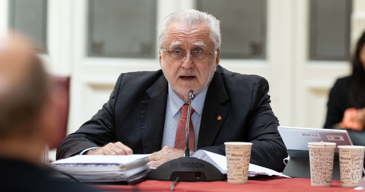 Presidente del directorio de Codelco, Máximo Pacheco, en sesión de la Comisión de Minería y Energía del Senado