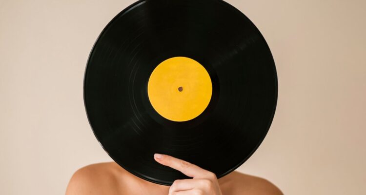 Cuáles son los mejores discos o álbumes de la música chilena o de artitas de chile en toda la historia según expertos y medios especialazos.