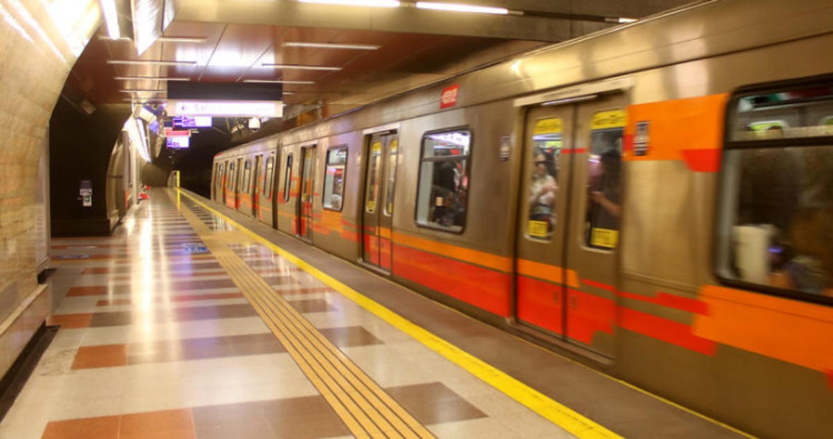 Líneas 4 y 4A de Metro vuelven a funcionar tras falla técnica que obligó a cerrar todas las estaciones