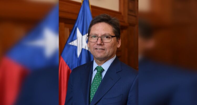 Ministro Jean Pierre Matus descarta haber escrito a Hermosilla: “No mantengo con él chats por escrito”