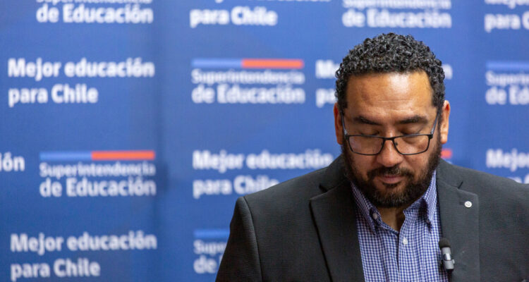 Mulet advierte que falta de matrículas podría terminar en Acusación Constitucional contra Cataldo