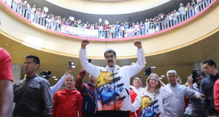 Nicolás Maduro inscribe sin problemas su candidatura ante Consejo Electoral para un tercer mandato