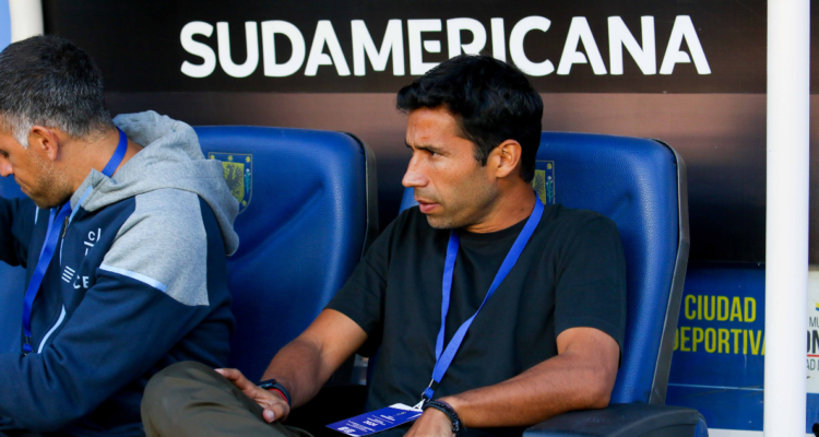 La desazón de Nicolás Núñez tras la eliminación de Católica de la Copa Sudamericana.