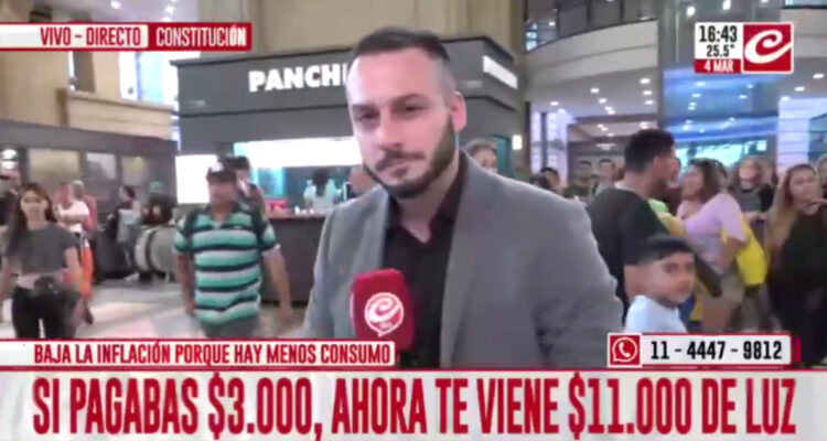 “Cuánto cobrás vos, a mi no me alcanza”: notero argentino critica en vivo a su medio por bajos sueldos